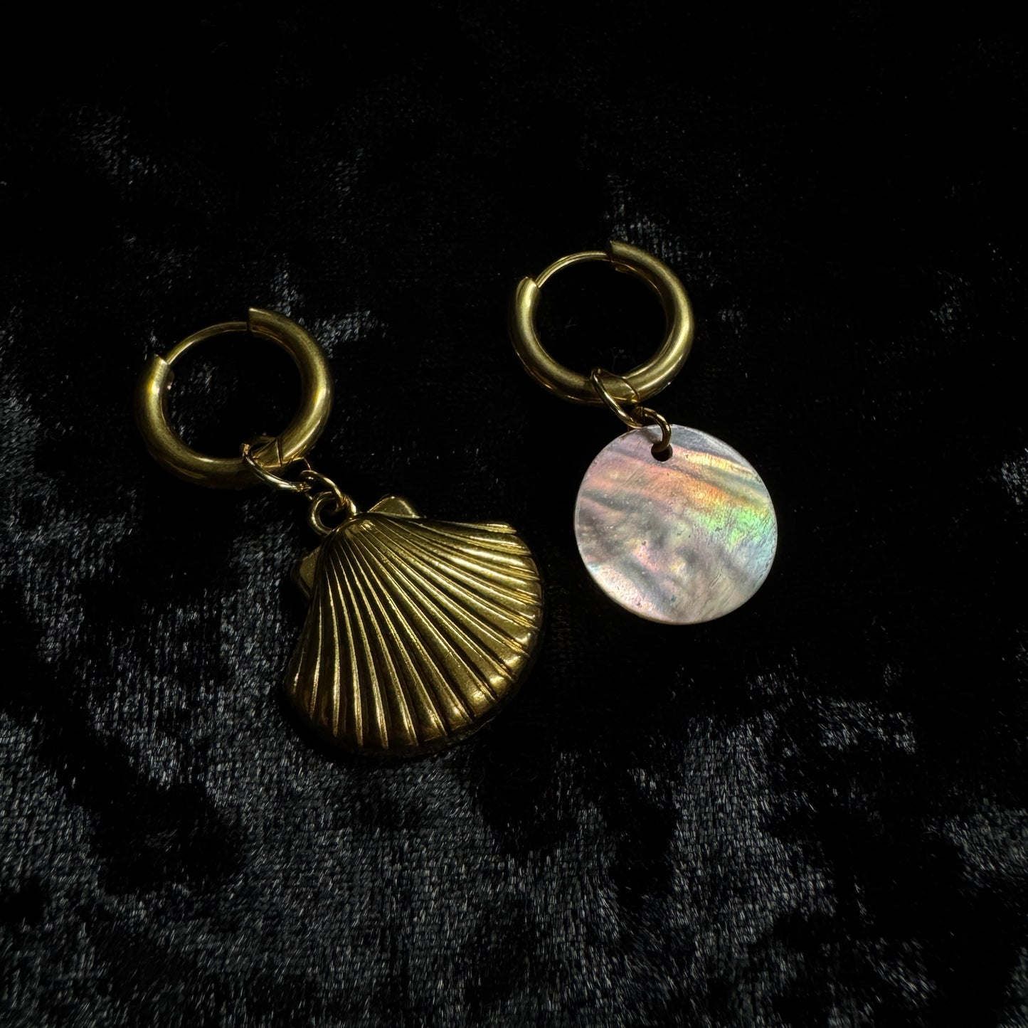 Magical and upcycled earrings: Magic of the depths