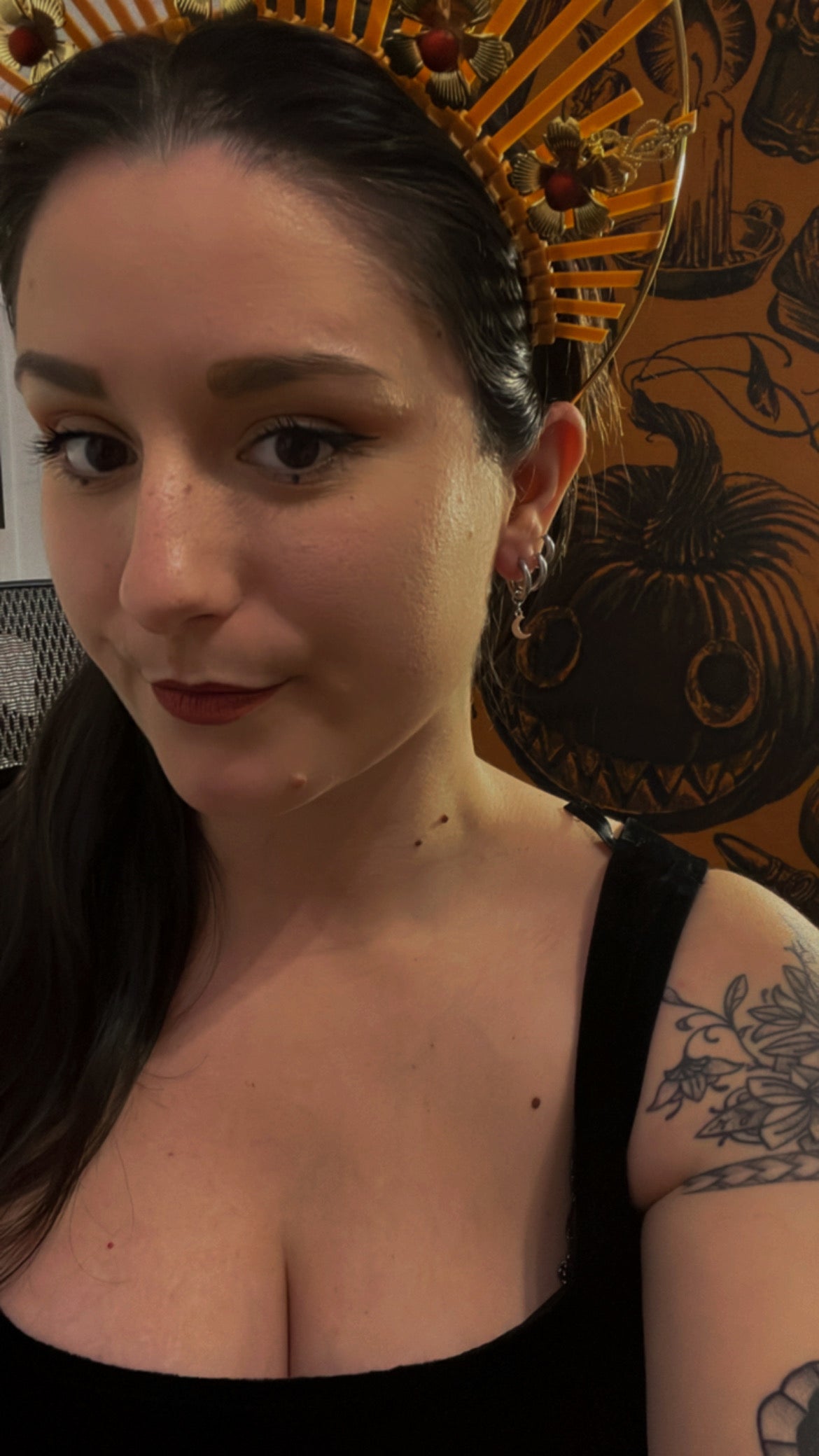 Magical and upcycled earrings - Eye of protection and moon