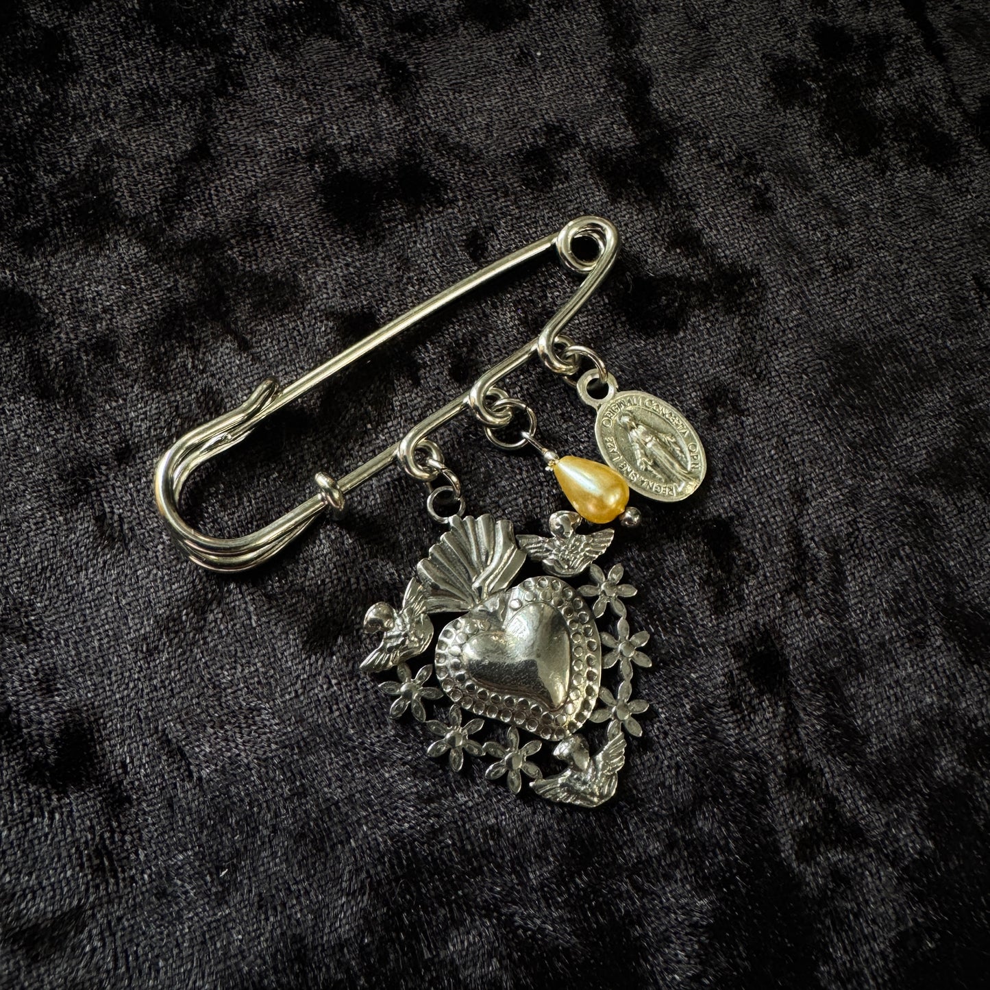 Epinglette grigri - Coeur fleuri