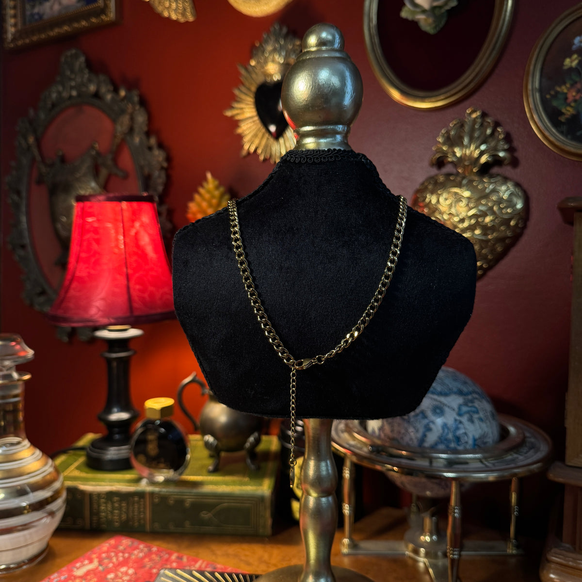 Collier grigri – Bijou de protection unique en art sacré