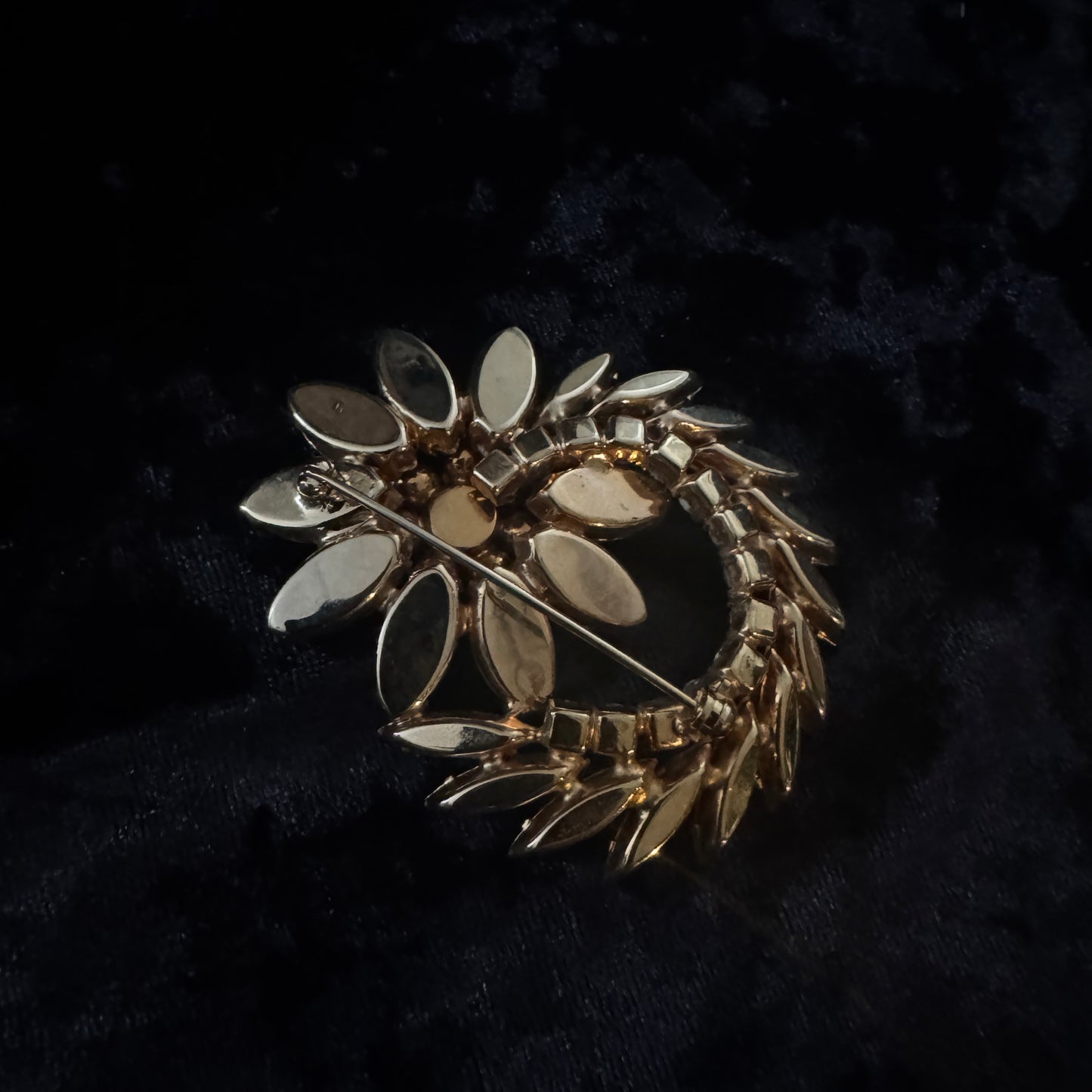 Broche vintage - golden hour
