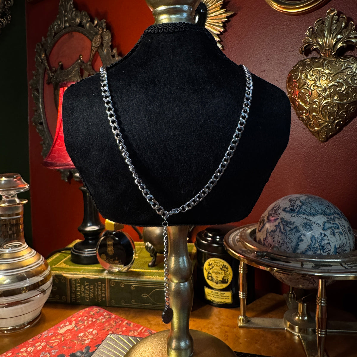 Collier grigri – Bijou de protection unique en art sacré