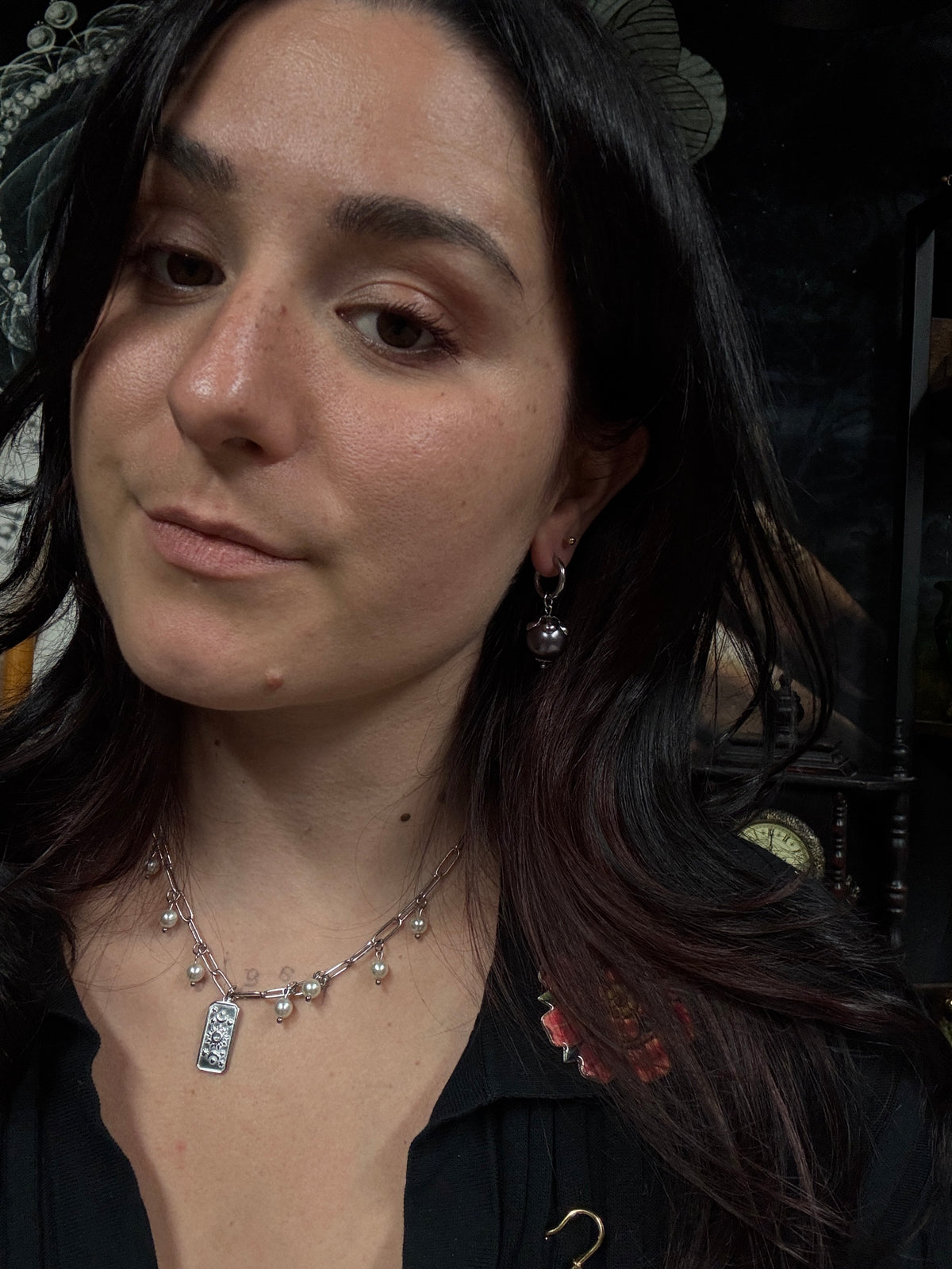 Boucles d’oreilles magiques : Lunaire (perle vintage aubergine d’écosse)