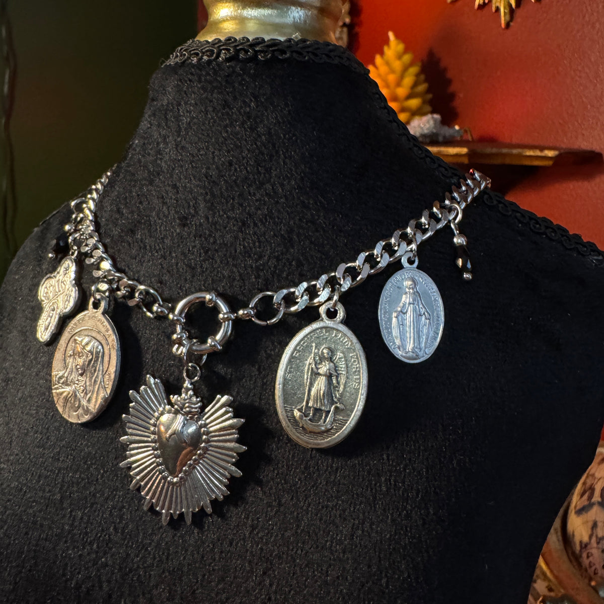 Collier grigri – Bijou de protection unique en art sacré