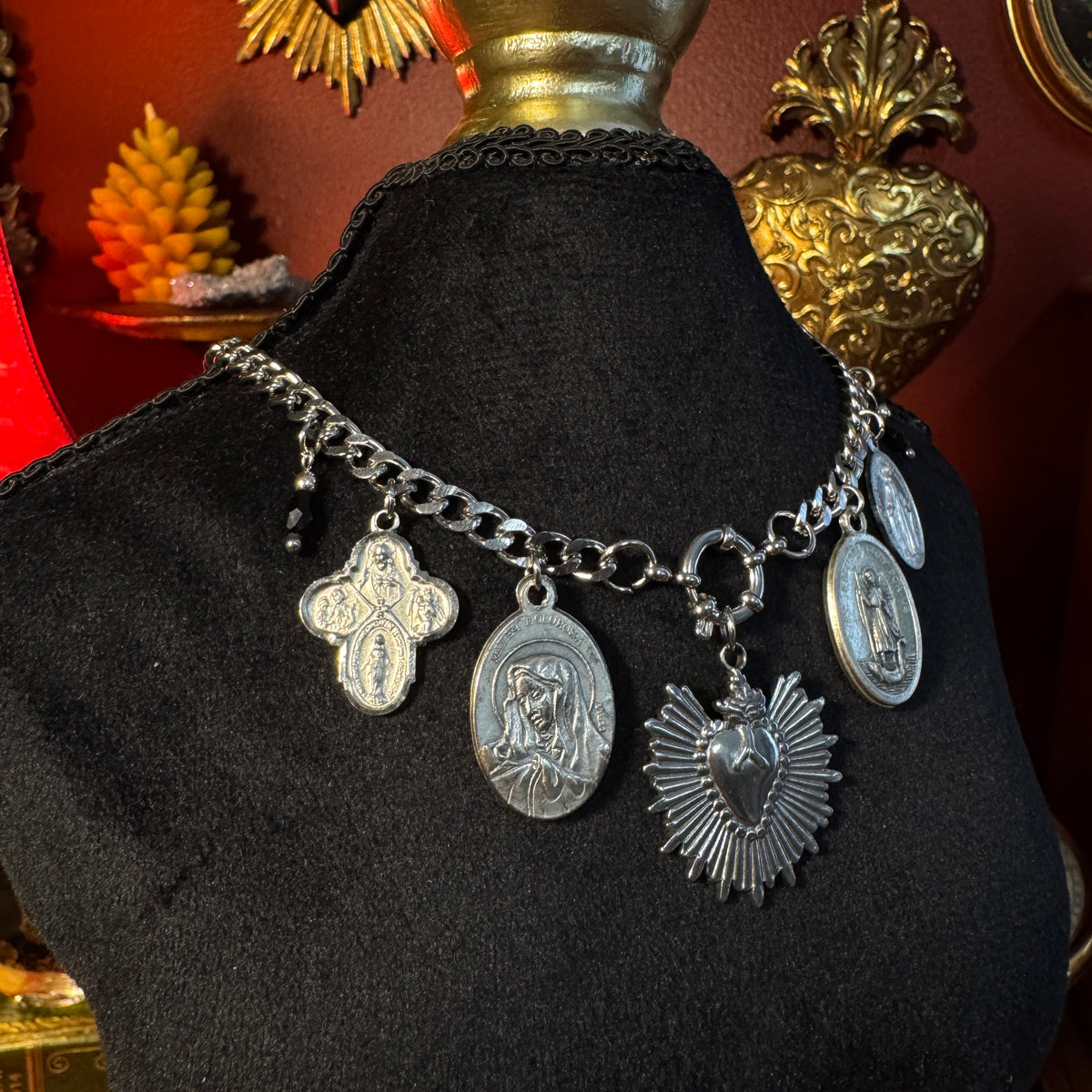 Collier grigri – Bijou de protection unique en art sacré