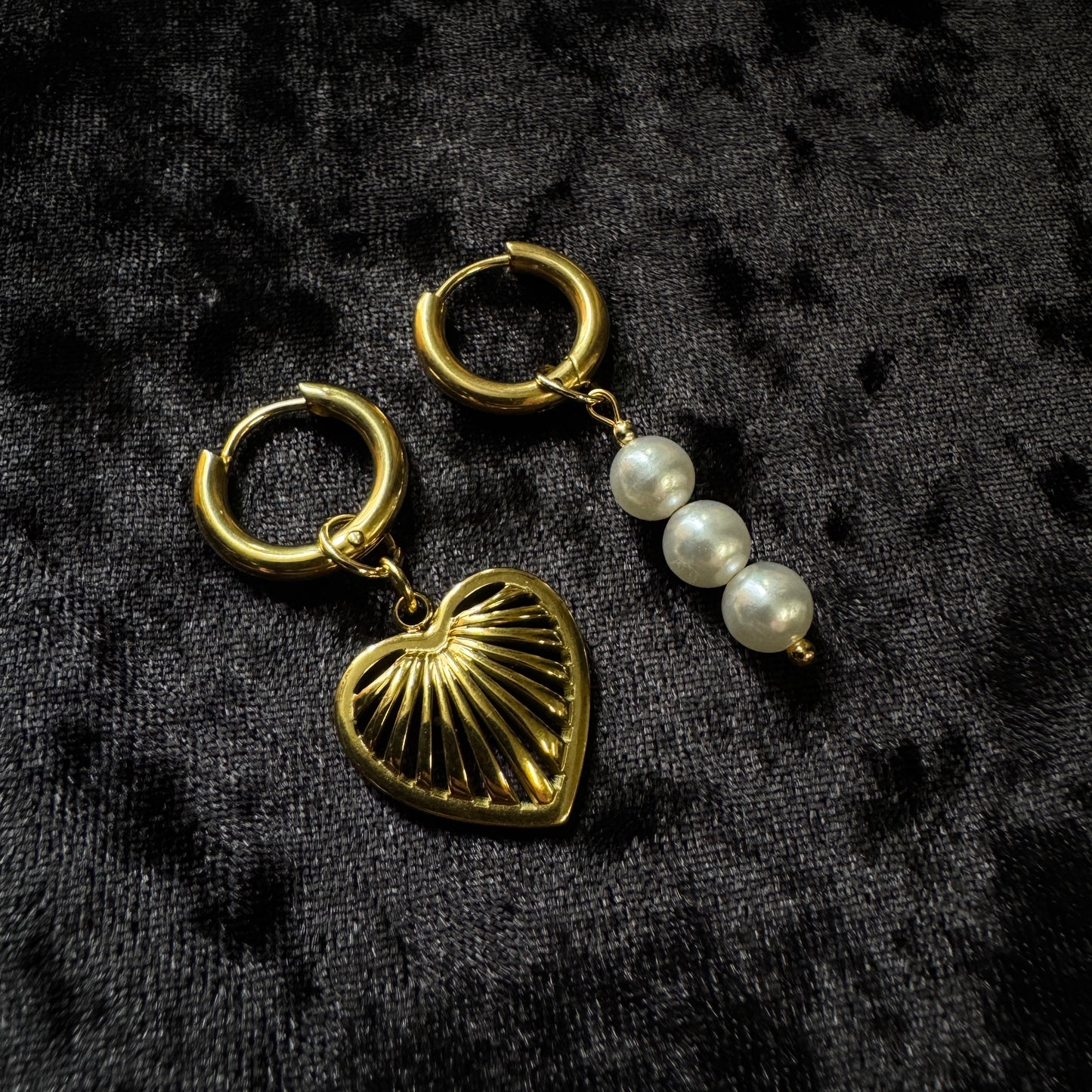 Boucles d’oreilles magiques et upcyclées : Cœur tendre (perles vintage du Japon)