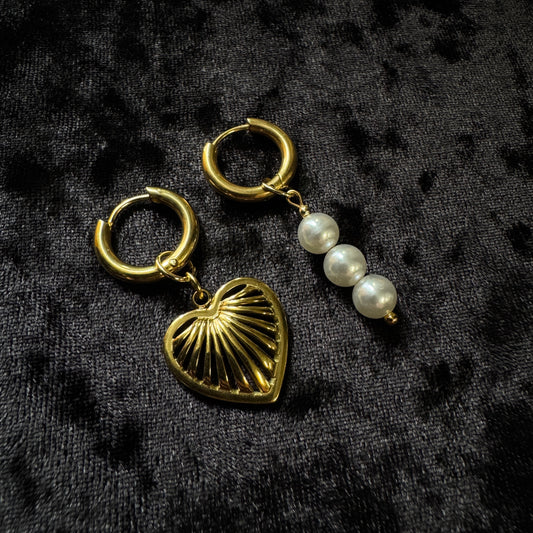 Boucles d’oreilles magiques et upcyclées : Cœur tendre (perles vintage du Japon)