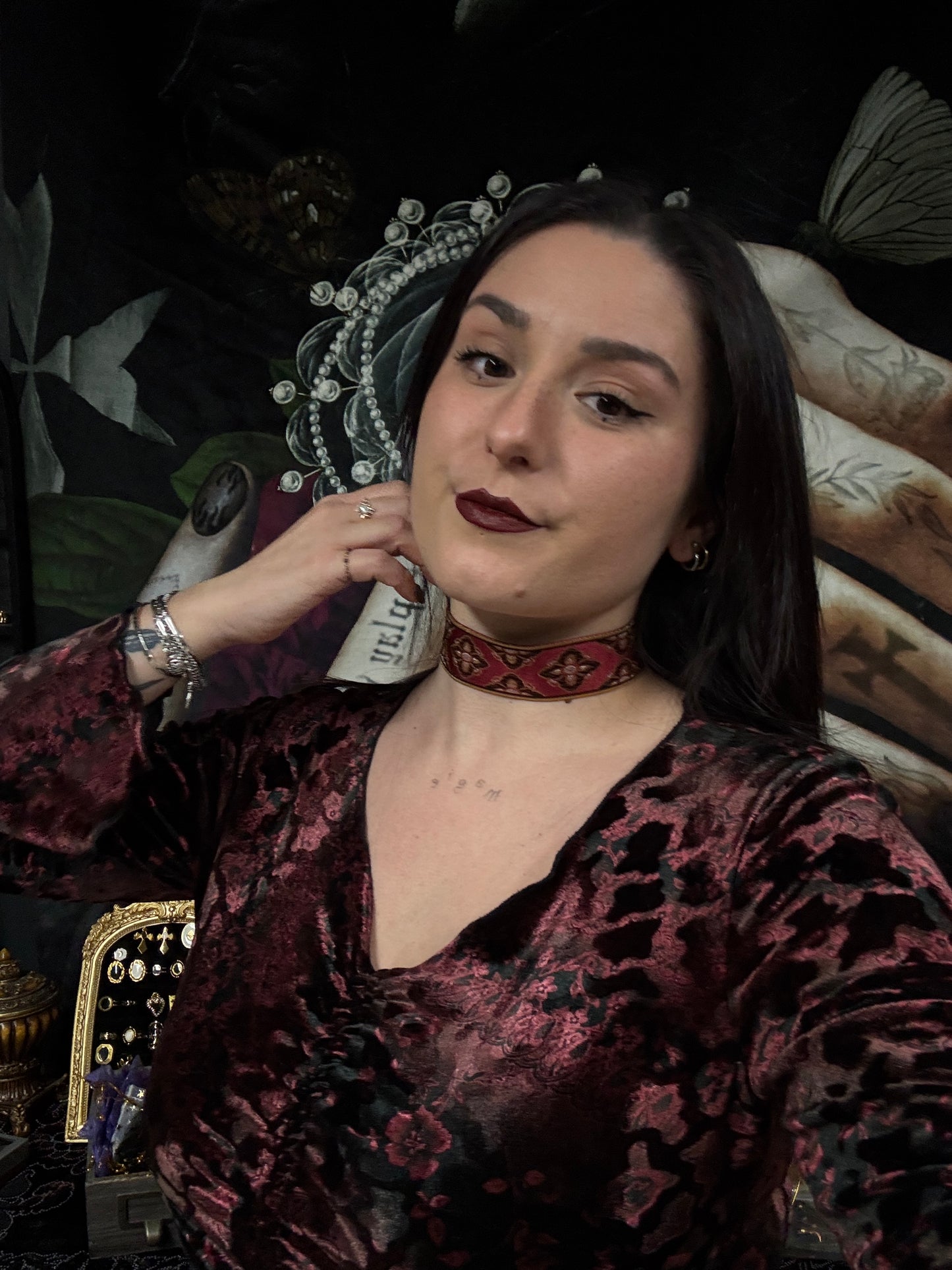 Colliers ras de cou en tissus serbes - Baroque