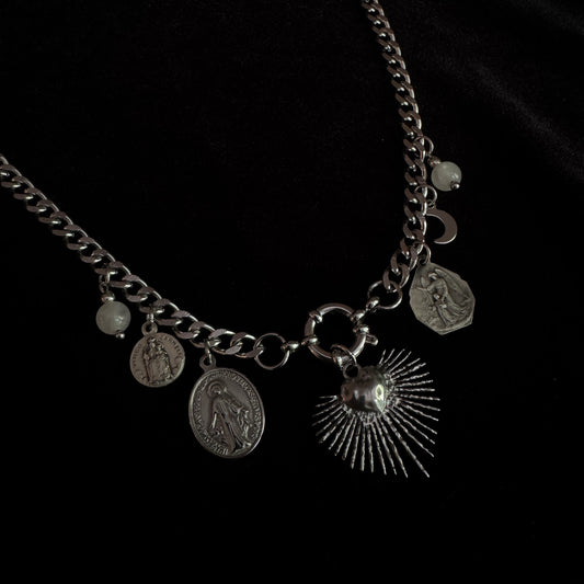 Collier grigri – Bijou de protection unique en art sacré