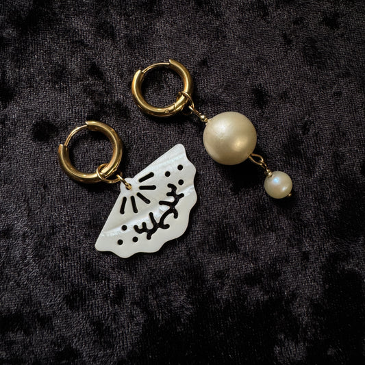 Boucles d’oreilles magiques et upcyclées : Éventail des mers (nacre et perles vintage du Japon)