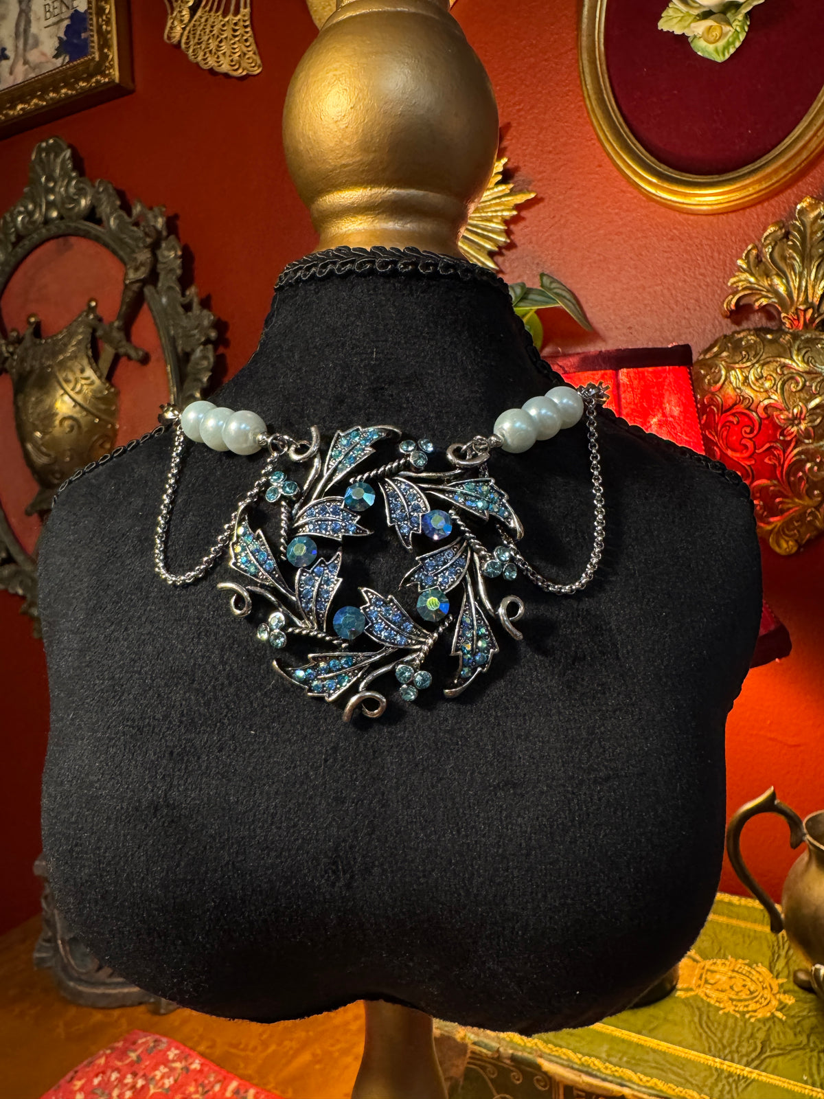 Collier unique broche vintage et perles d’écosse