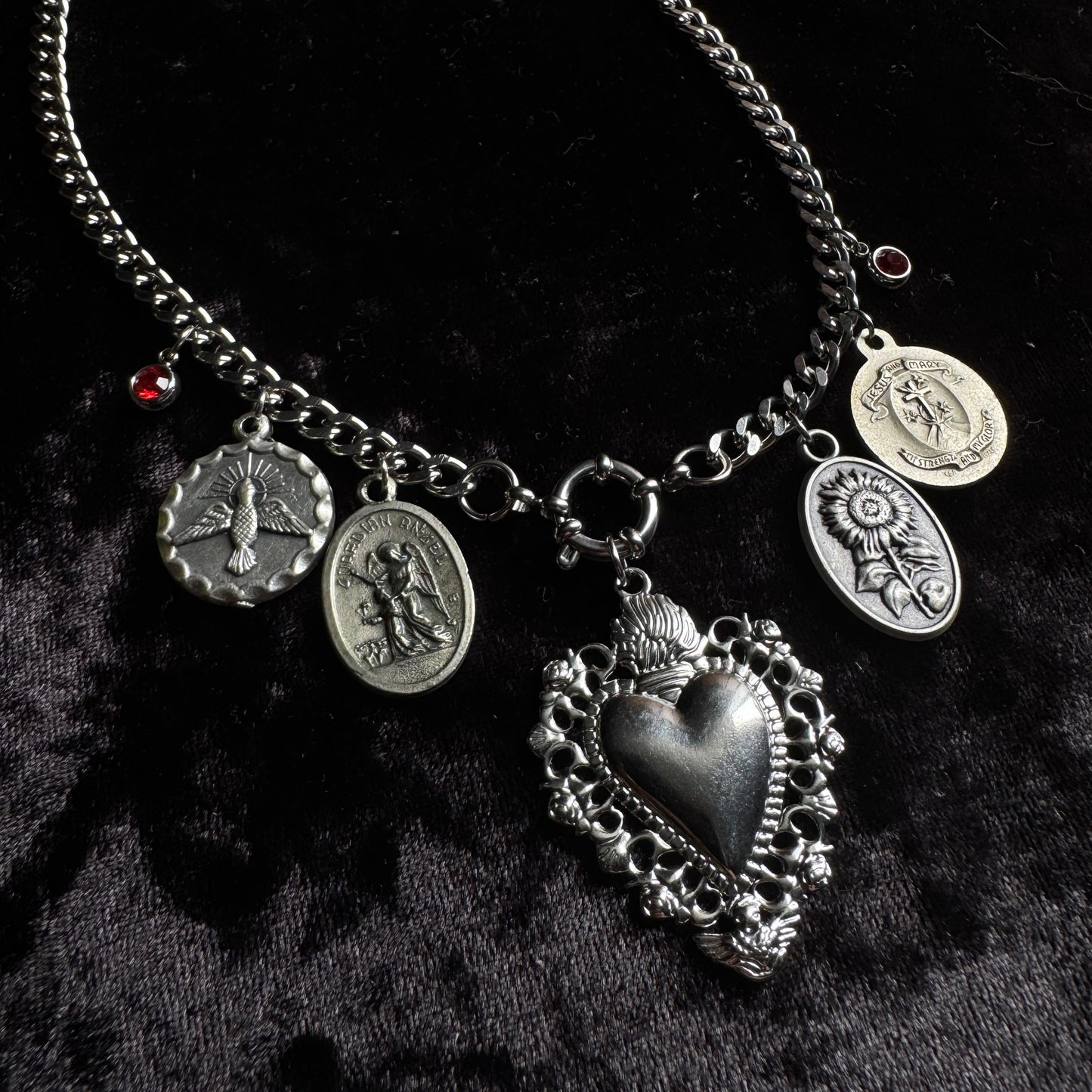Collier grigri – Bijou de protection unique en art sacré