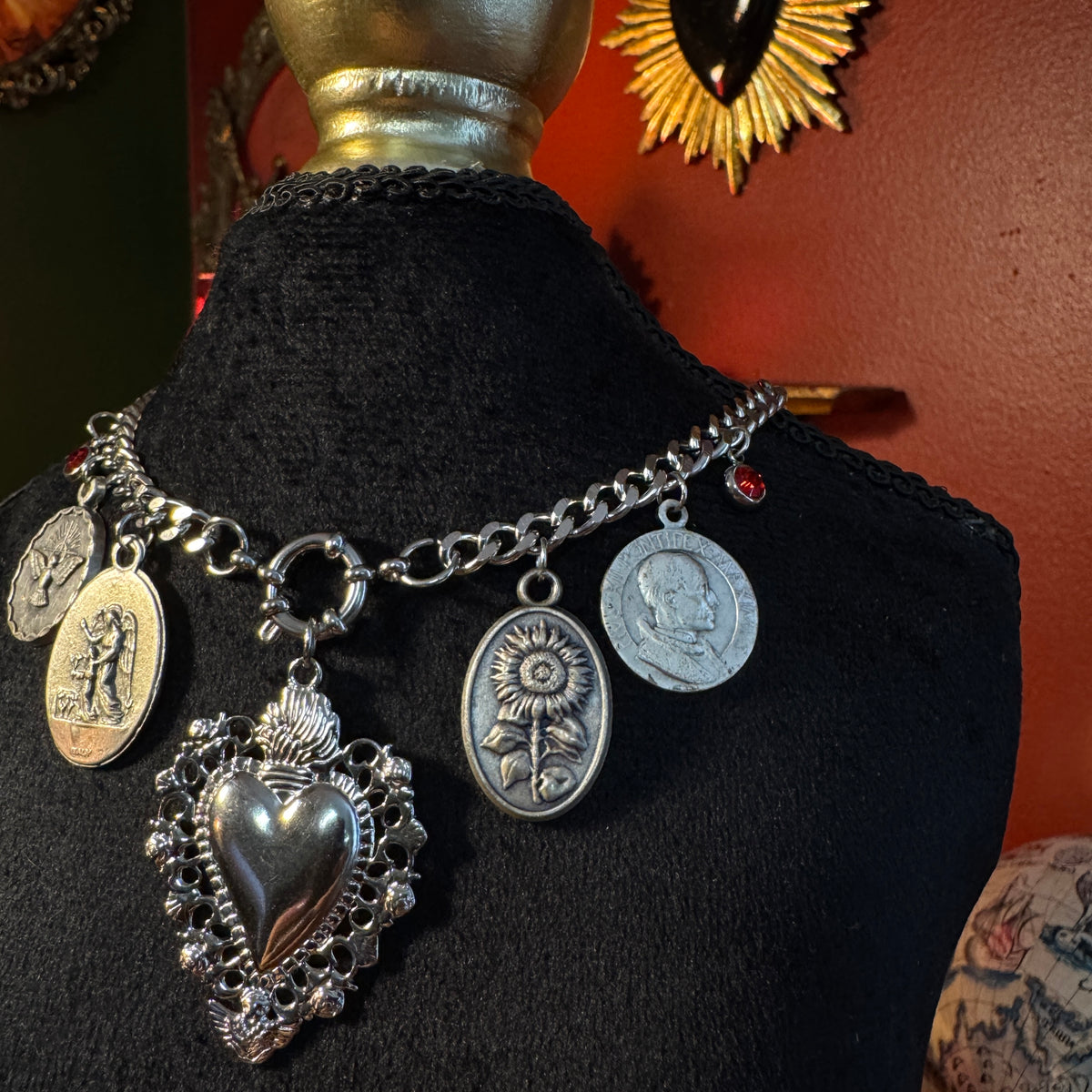 Collier grigri – Bijou de protection unique en art sacré