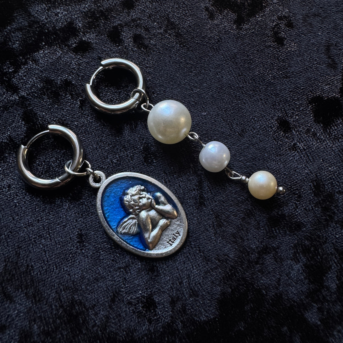 Boucles d’oreilles magiques :     Clair de Lune (pendentif italien + perles vintage japonaises)