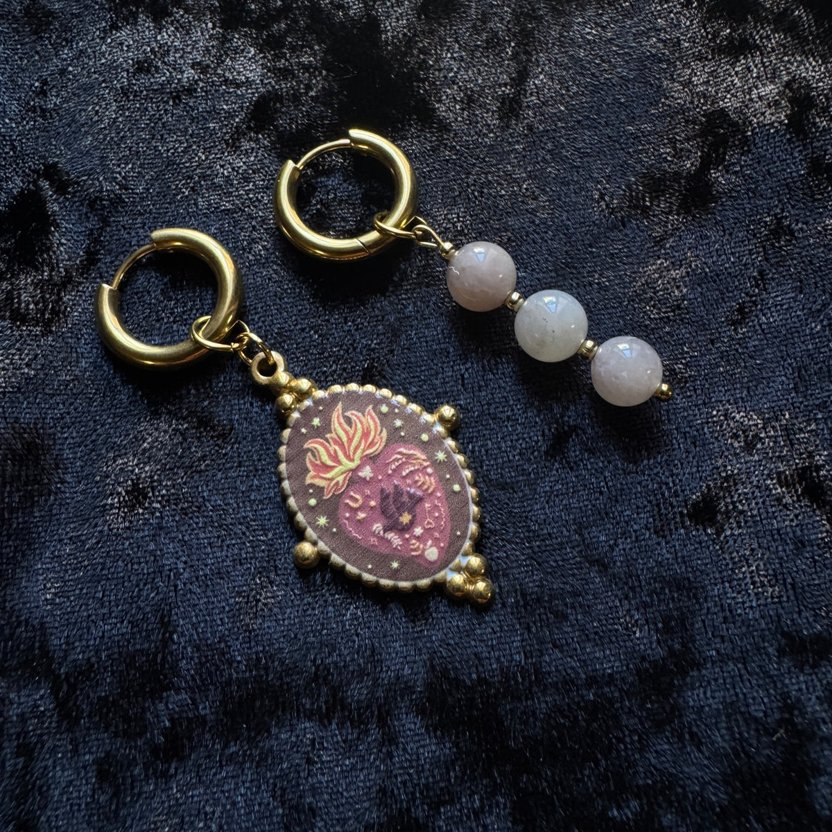 Boucles d’oreilles magiques : Le cœur de lune (en pierre de lune)
