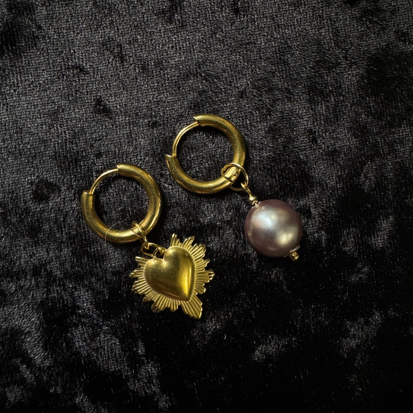 Boucles d’oreilles magiques et upcyclées : Cœur sacré (perle vintage du Japon)