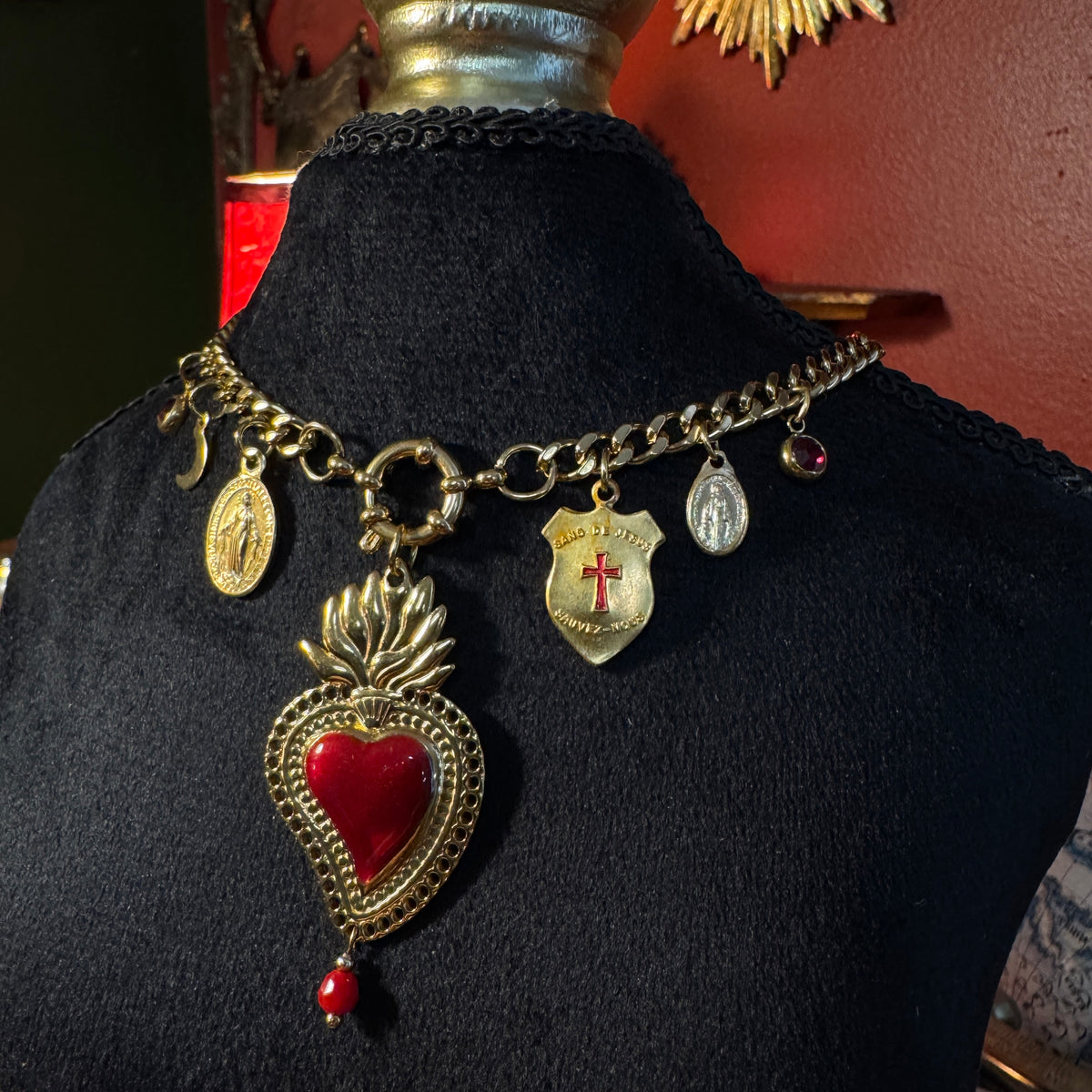 Collier grigri – Bijou de protection unique en art sacré