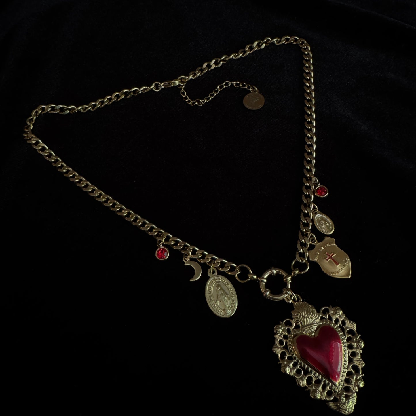 Collier grigri – Bijou de protection unique en art sacré