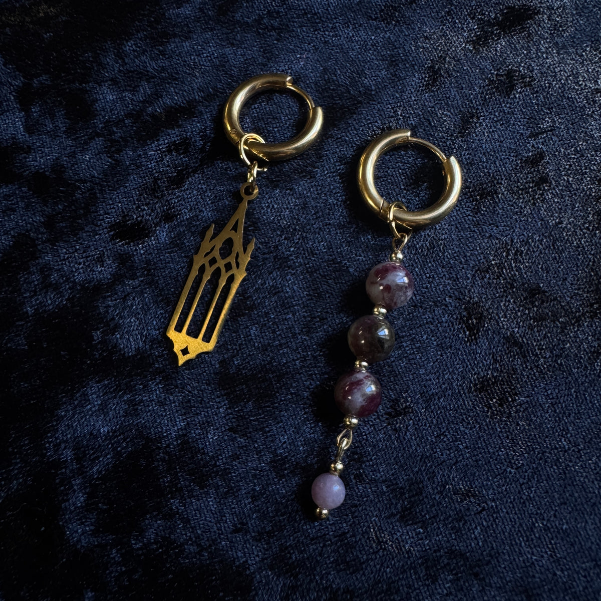 Boucles d’oreilles magiques : La Porte des cathédrales (rubis et lépidolite écossaises)