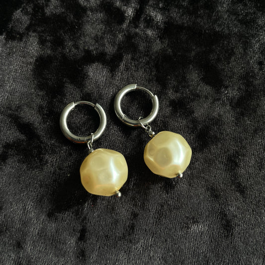 Earrings - Pearl 