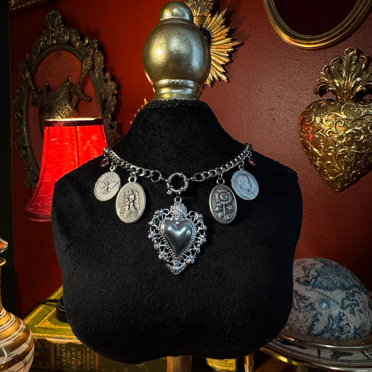 Collier grigri – Bijou de protection unique en art sacré