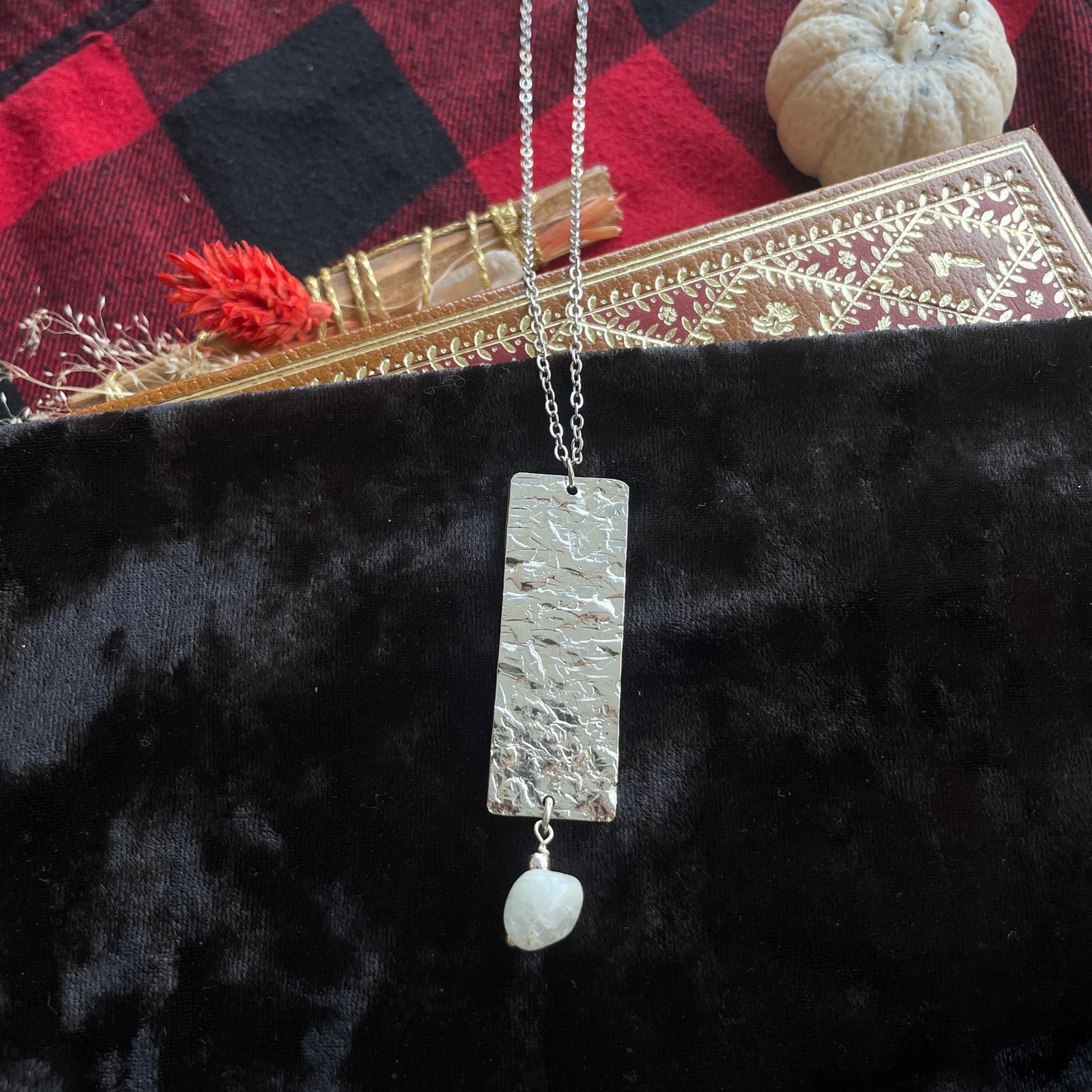 Long necklace - Tomoo (White Labradorite)
