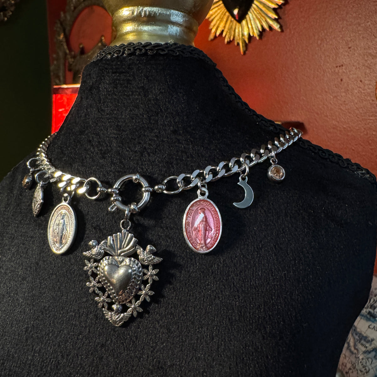Collier grigri – Bijou de protection unique en art sacré