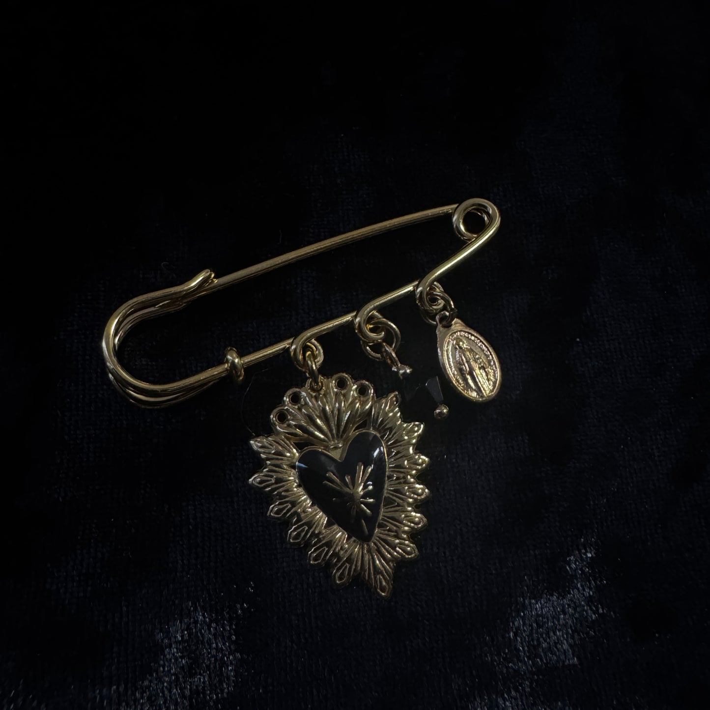 Epinglette grigri - Ex voto (noir)