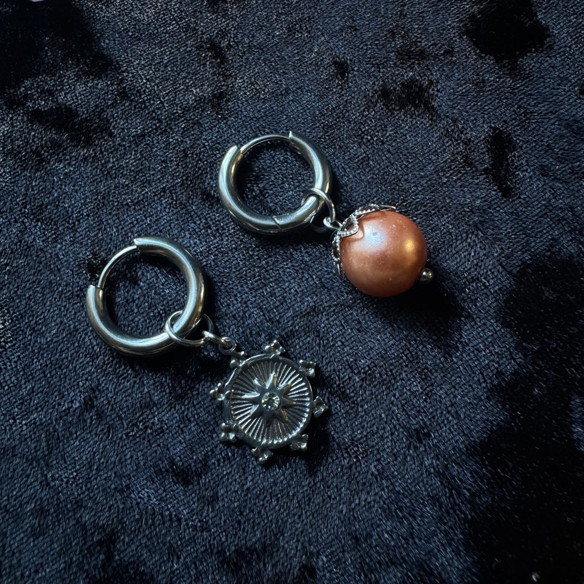 Boucles d’oreilles magiques : Mandragore (perle orange vintage du japon)