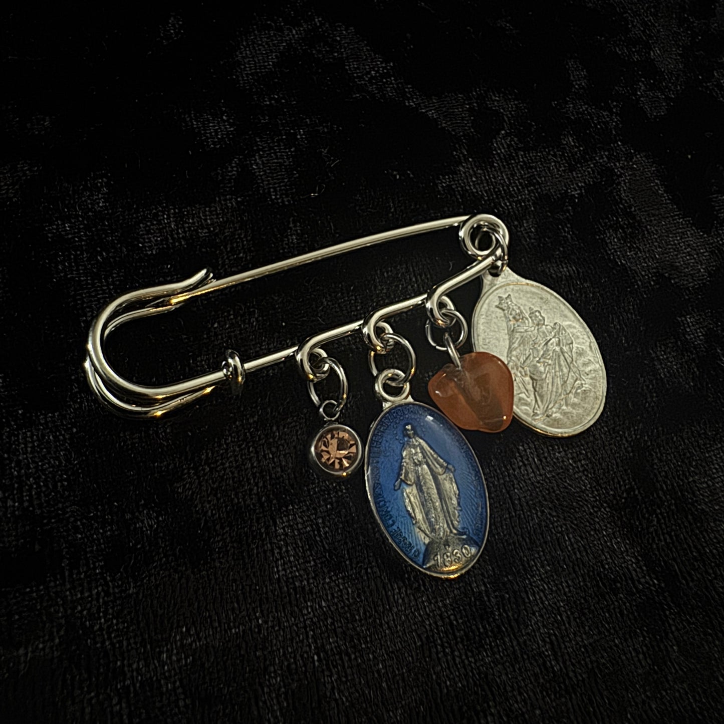 Epinglette grigri - Vierge à l’enfant