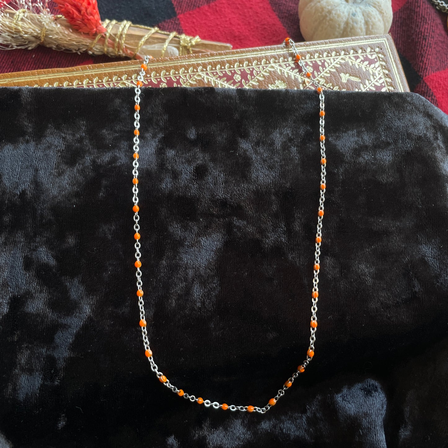 Minimalist necklace - Orange