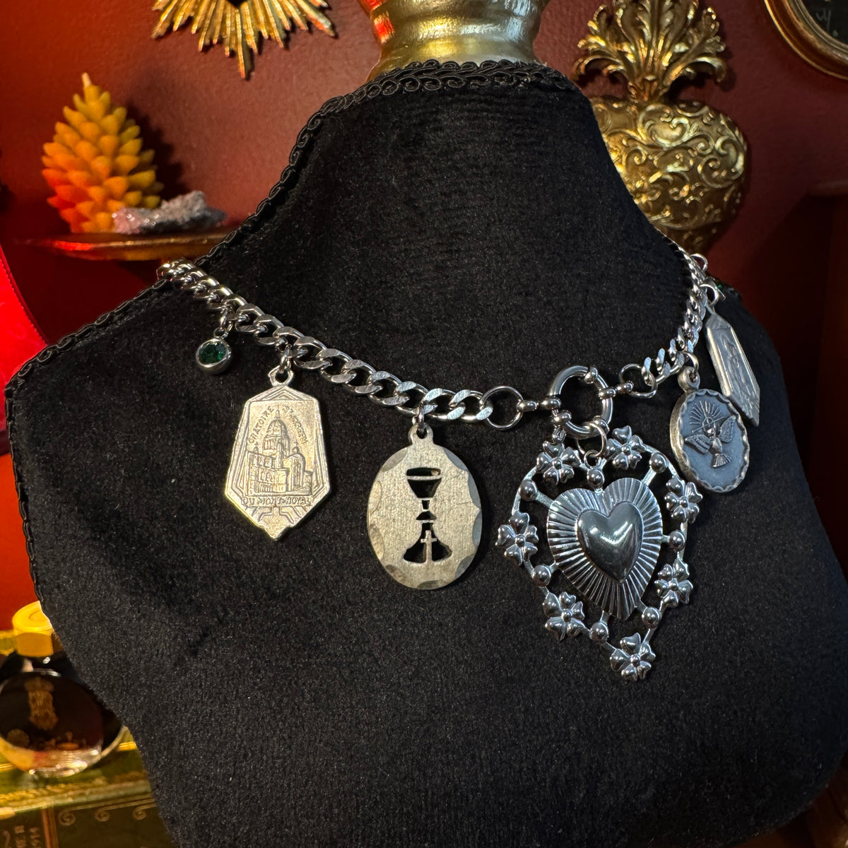 Collier grigri – Bijou de protection unique en art sacré