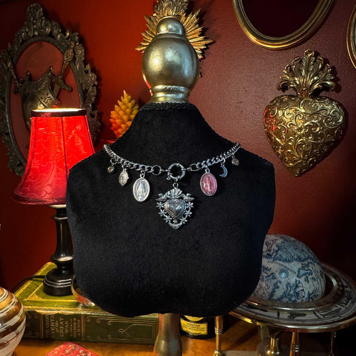 Collier grigri – Bijou de protection unique en art sacré