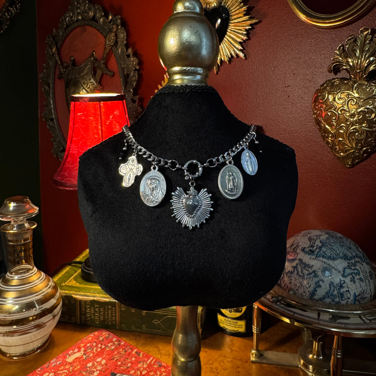 Collier grigri – Bijou de protection unique en art sacré