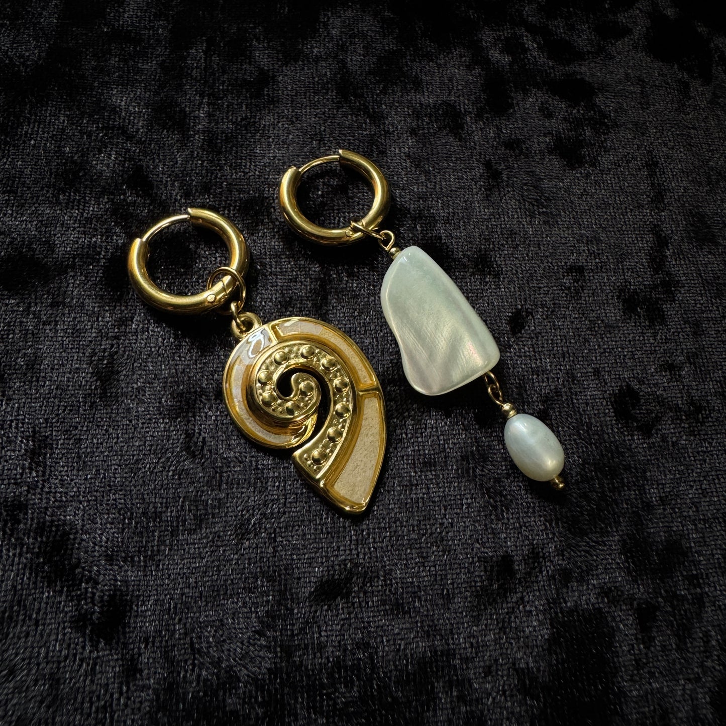 Boucles d’oreilles magiques et upcyclées : Thalassa (nacre et perle d’eau douce)