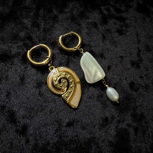 Boucles d’oreilles magiques et upcyclées : Thalassa (nacre et perle d’eau douce)