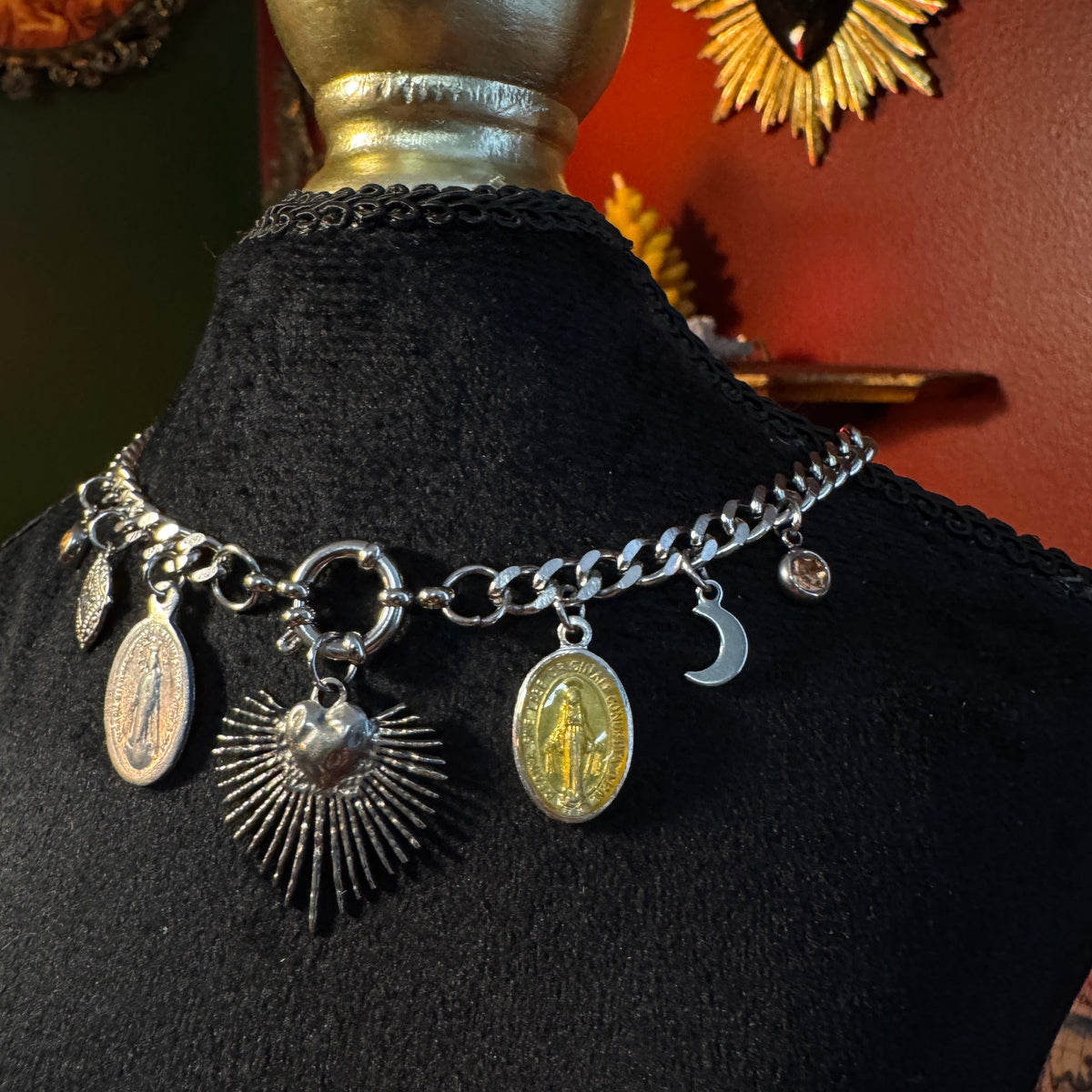 Collier grigri – Bijou de protection unique en art sacré