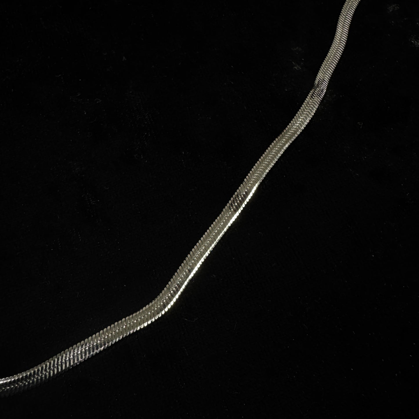 Collier signature Atelier Saturne - Le Talisman (chaîne serpent fine)