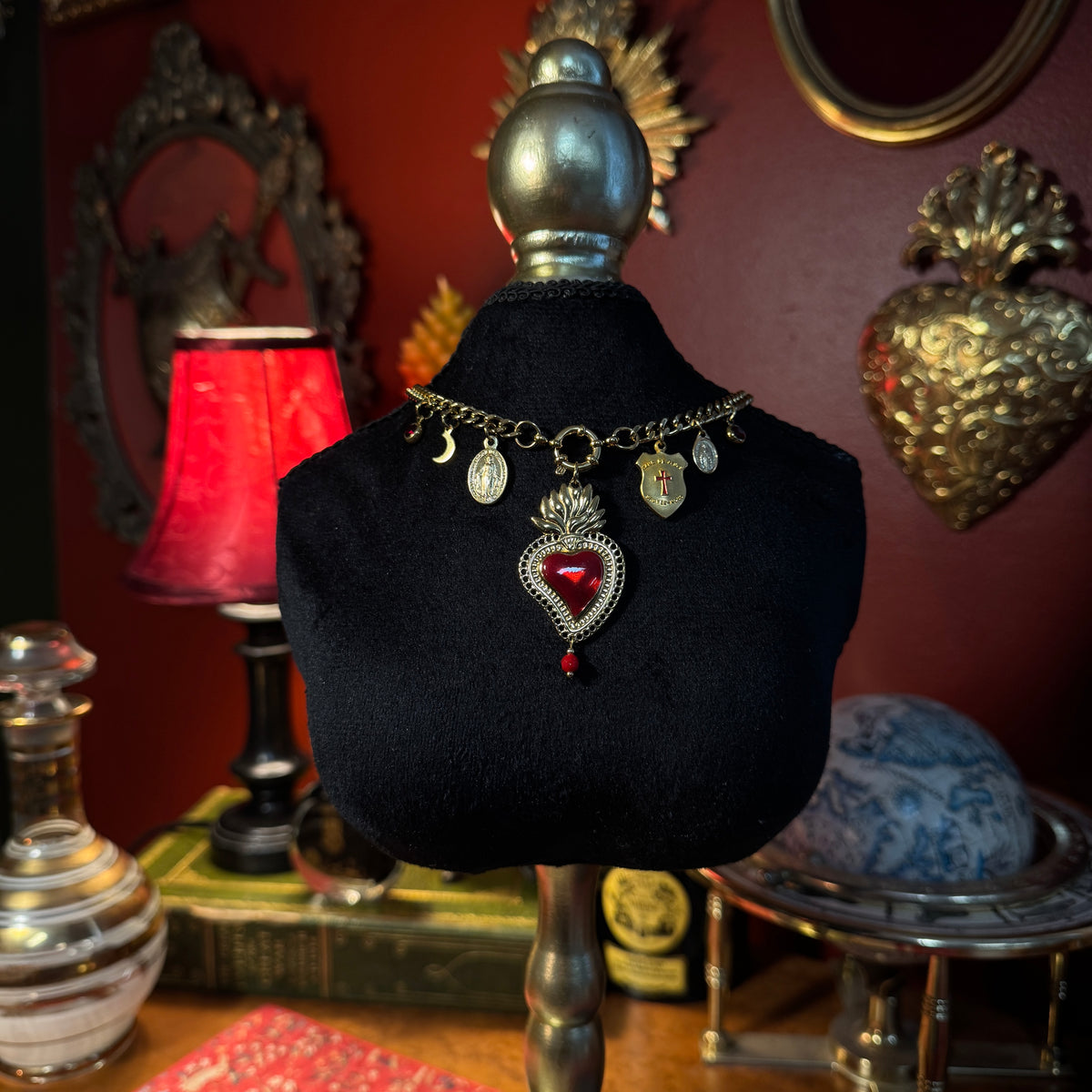 Collier grigri – Bijou de protection unique en art sacré
