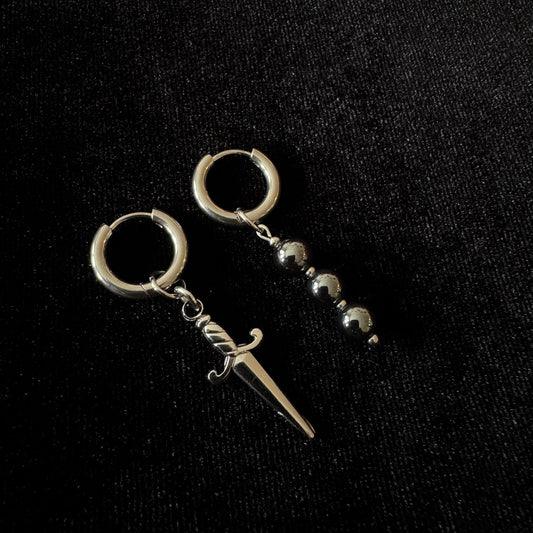 Boucles d’oreilles magiques et upcyclées : Valhalla (hématite)
