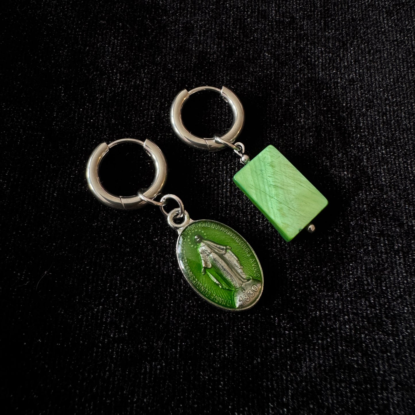 Magical and upcycled earrings: Holy Spirit (in mother-of-pearl) 