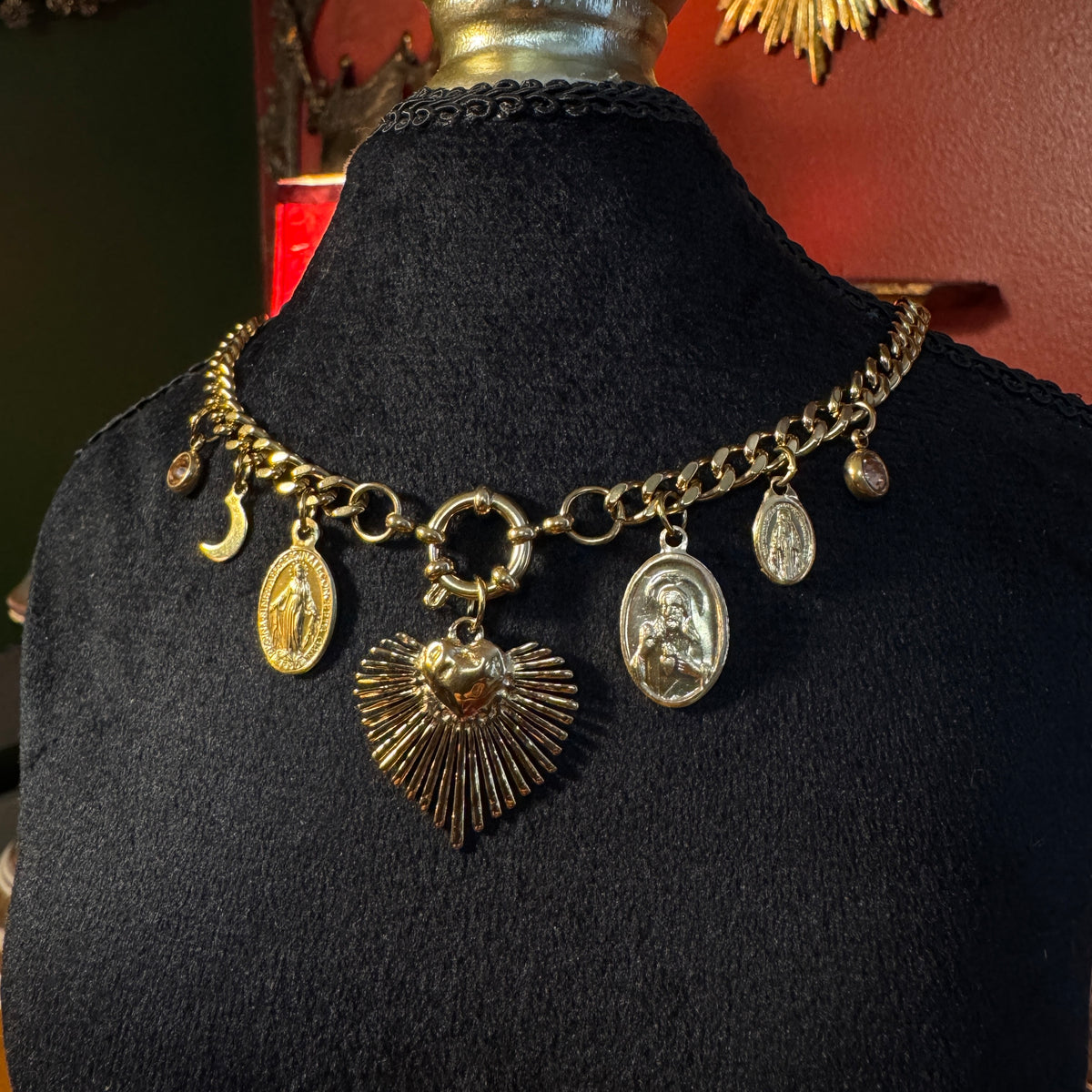 Collier grigri – Bijou de protection unique en art sacré