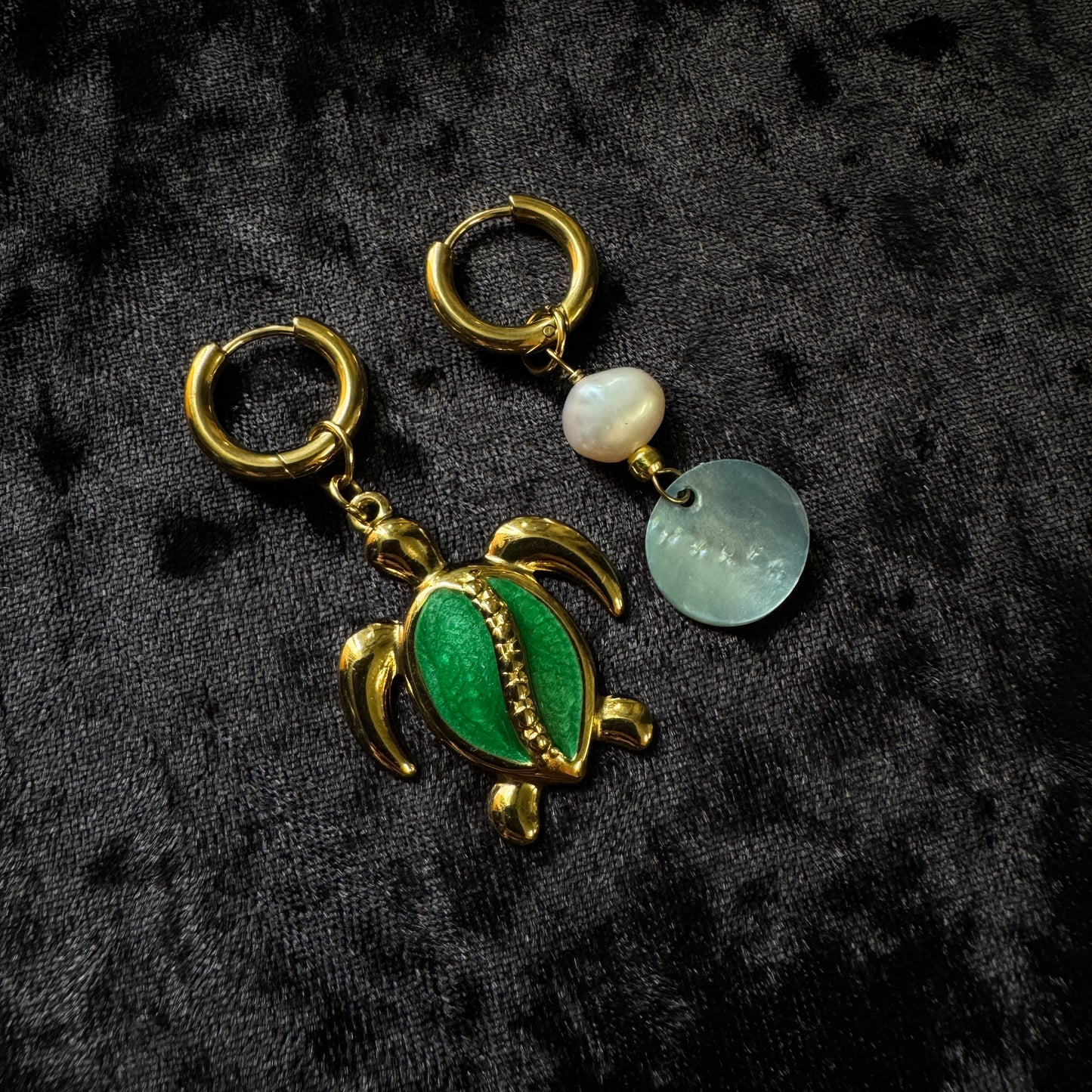 Boucles d’oreilles magiques et upcyclées : Azuréa (nacre et perle d’eau douce)