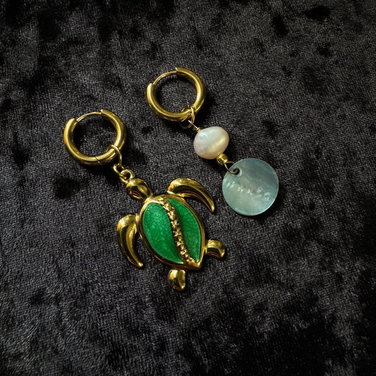 Boucles d’oreilles magiques et upcyclées : Azuréa (nacre et perle d’eau douce)