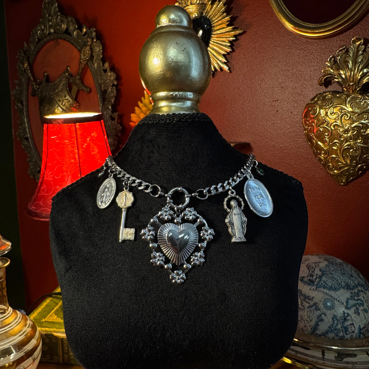 Collier grigri – Bijou de protection unique en art sacré