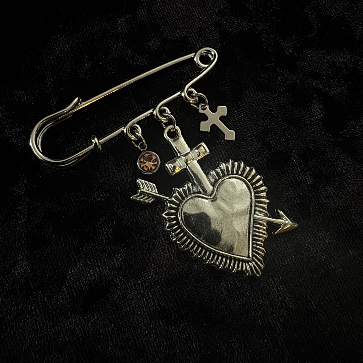 Epinglette grigri - Blessure mystique