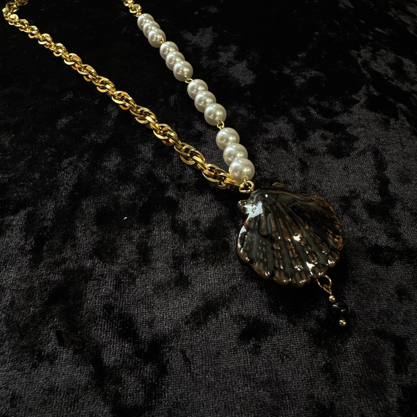 Collier Néreides dorés (noir) - Collection Signature Atelier Saturne