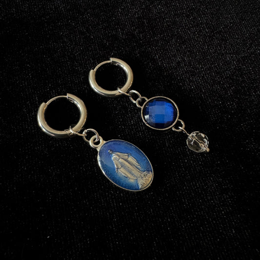 Boucles d’oreilles magiques et upcyclées : Saint esprit (bleu électrique)