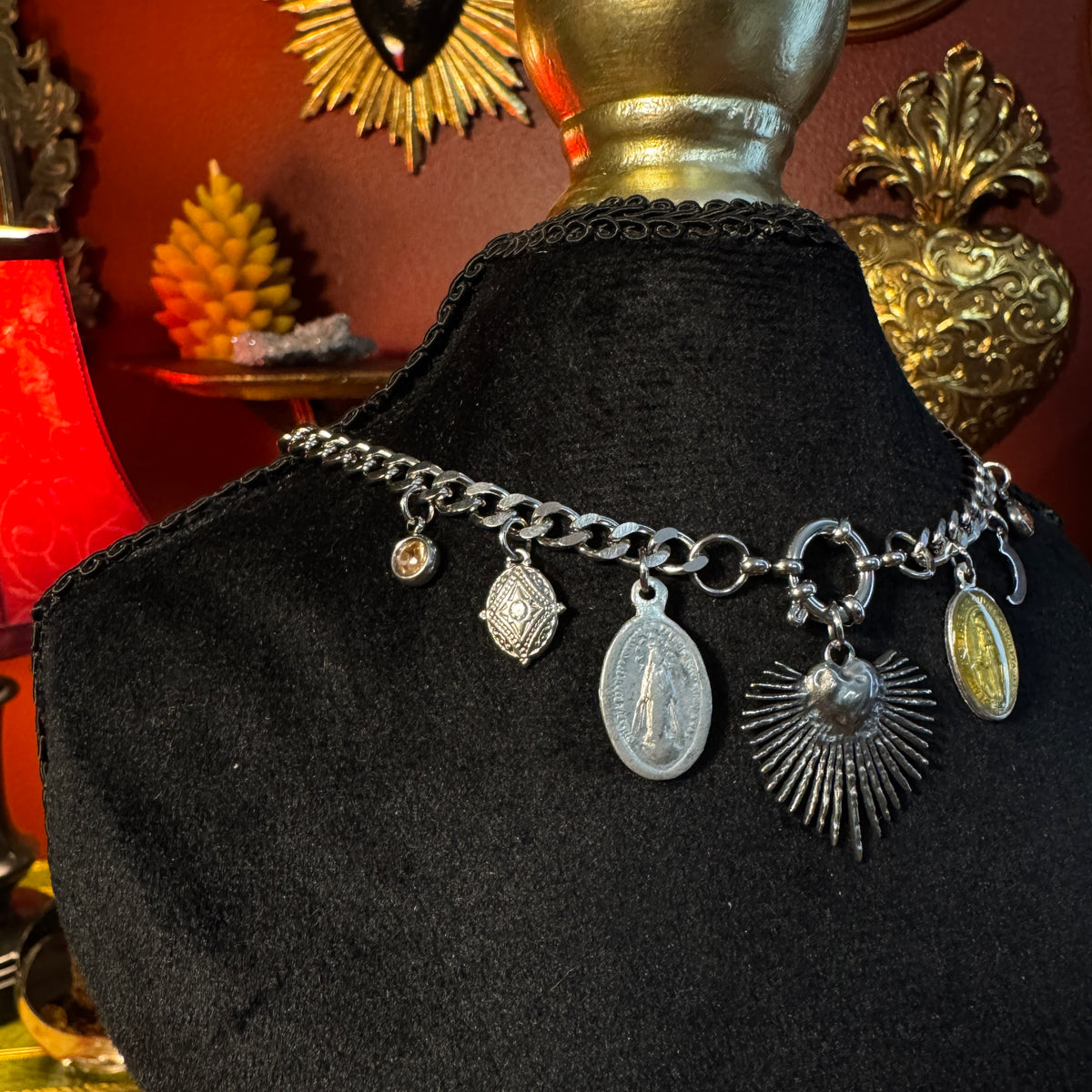 Collier grigri – Bijou de protection unique en art sacré