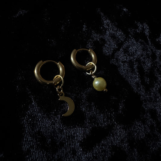 Magical and upcycled earrings - Sacred Moon